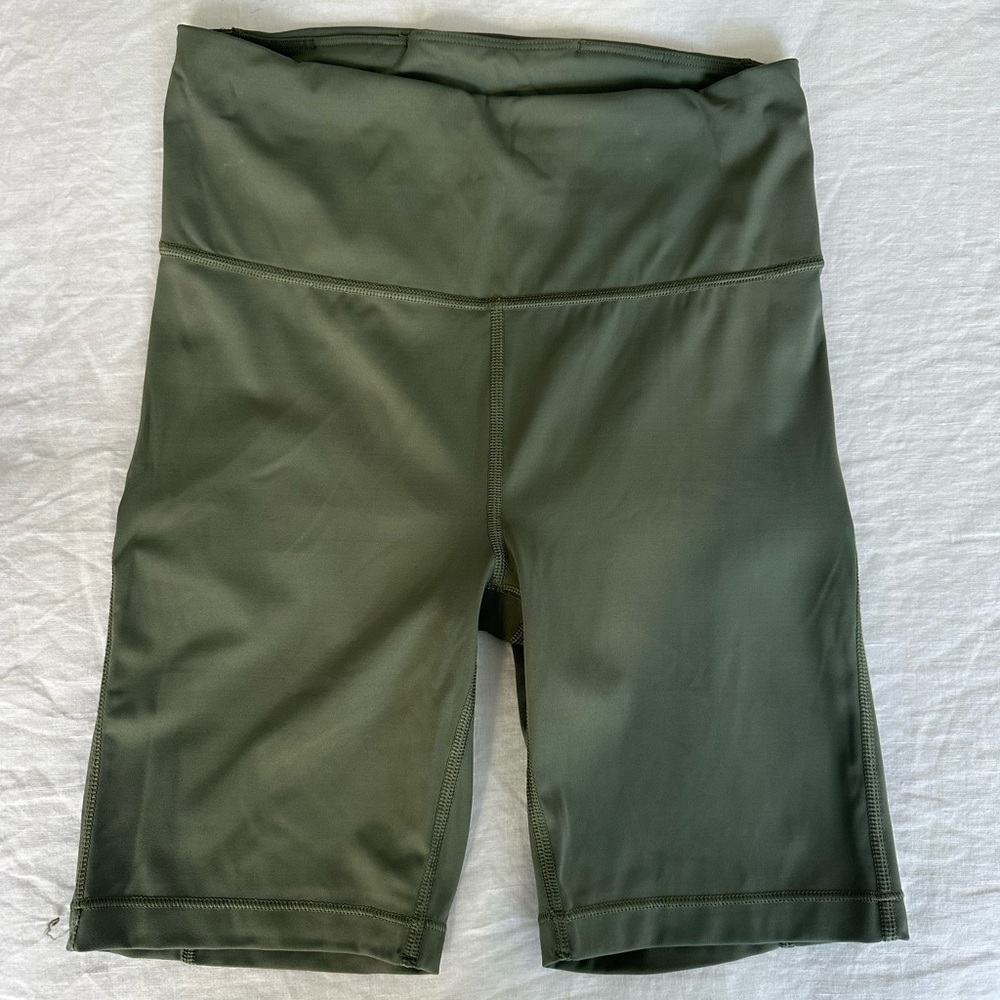 Athleta green ultimate stash pocket short